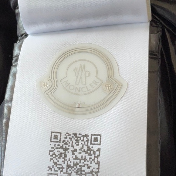 Like new Moncler coat - Picture 8 of 8